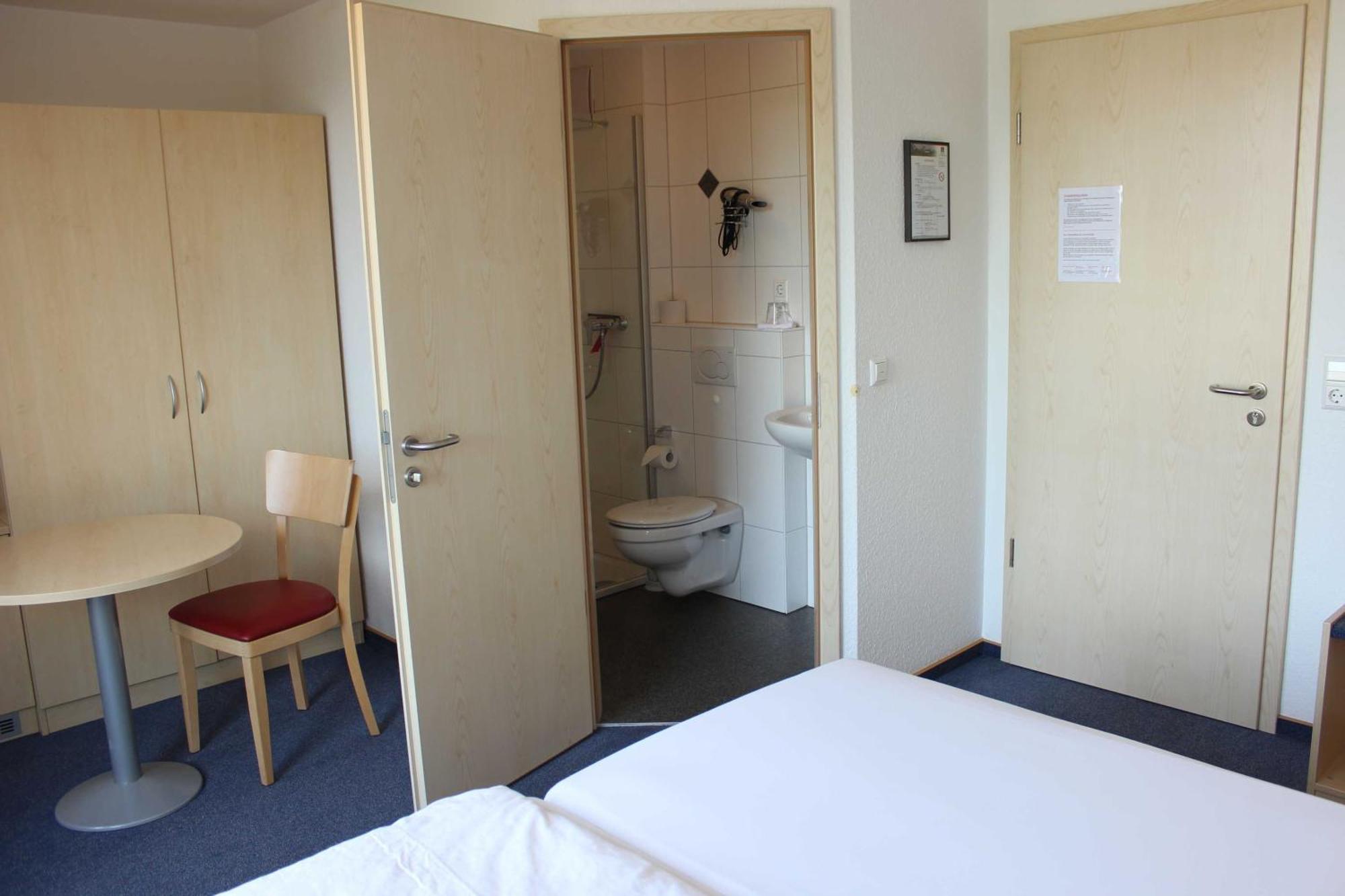 Gaestehaus Zum Wolffenturm Lehrensteinsfeld Kamer foto